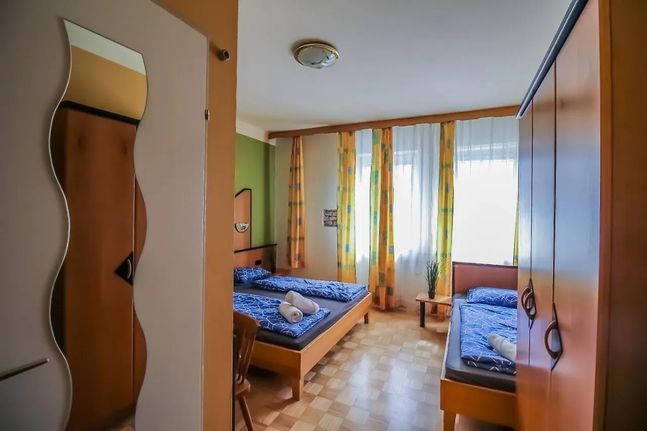 Cozy Apartment In Lively Area Wien