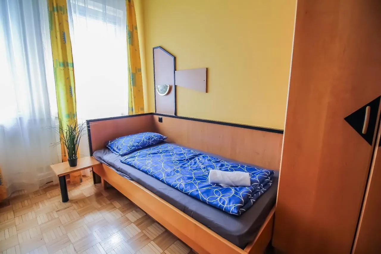 Cozy Apartment In Lively Area Wien 0*,  Österrike
